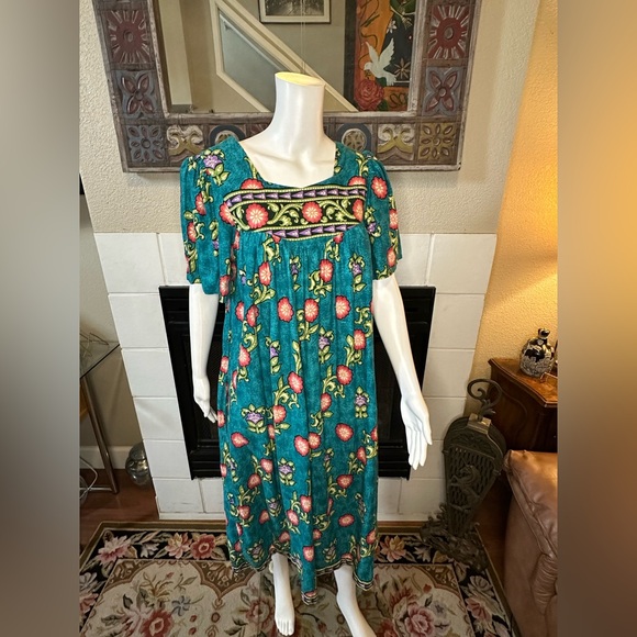 Vibrant Floral Maxi Dress in Teal and Pink Phases VTG 100% cotton - Picture 15 of 15